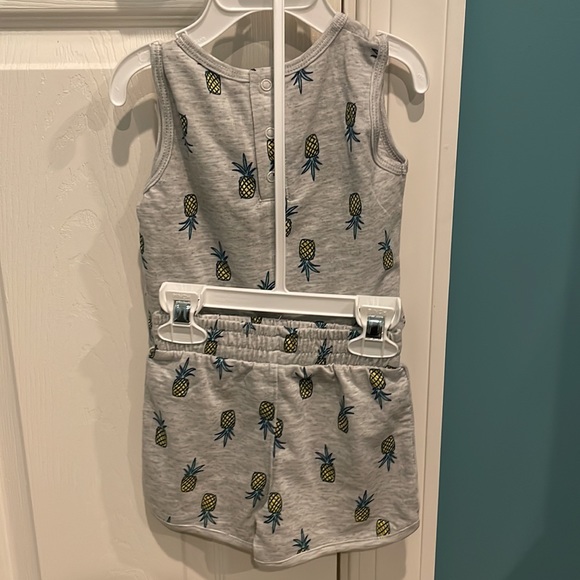 💥 Pineapple tank and shorts set 💥 3/$10 Kids Bundles! - Picture 3 of 3